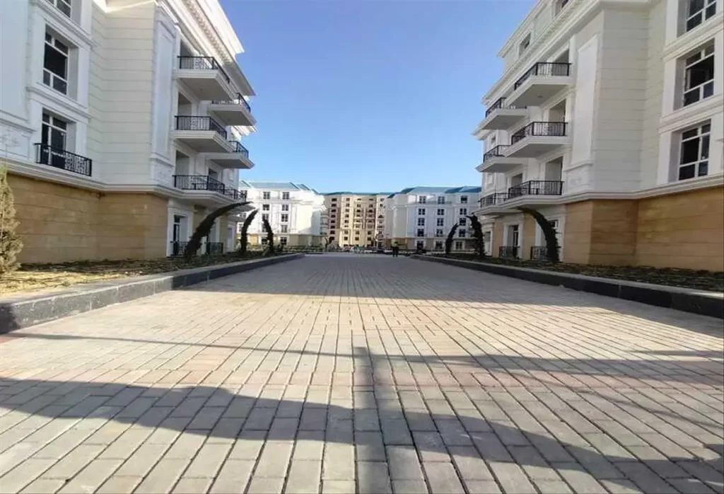 شقه 122 متر علي البحرمباشره في الحي اللاتيني