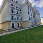 شقه 122 متر علي البحرمباشره في الحي اللاتيني