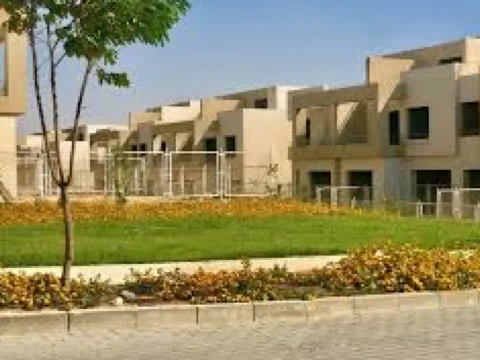 شقة متشطبة بحمام سباحة خاص للبيع في الشيخ زايد