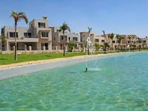 شقة متشطبة بحمام سباحة خاص للبيع في الشيخ زايد