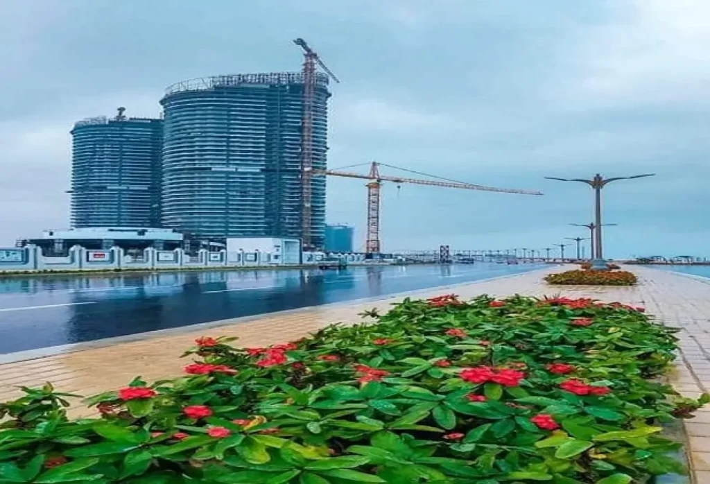 شقه 320 متر في ابراج العالمين علي البحر مباشره