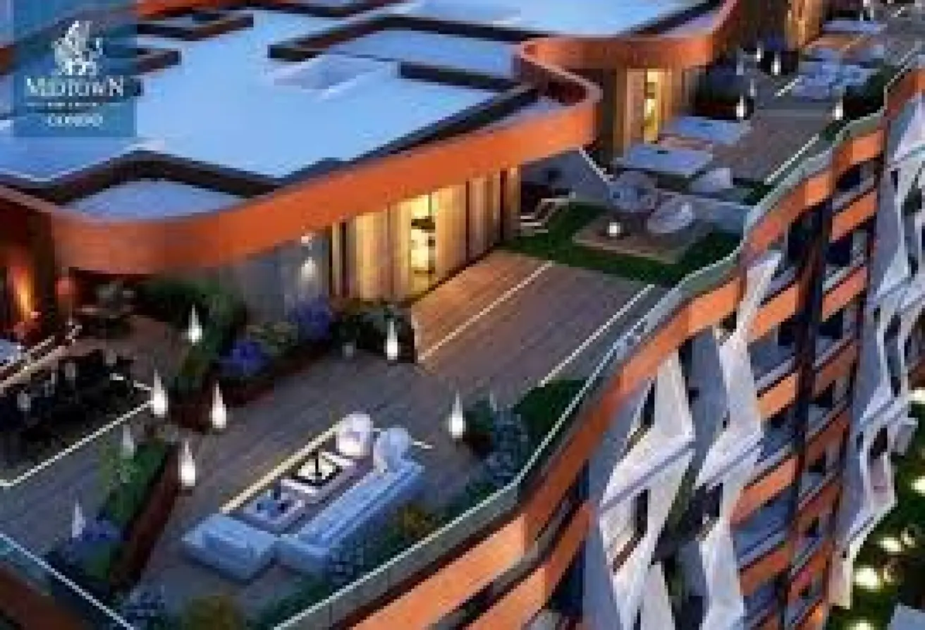 شقه4 غرف ارضي بجاردن في ميد تاون في R7