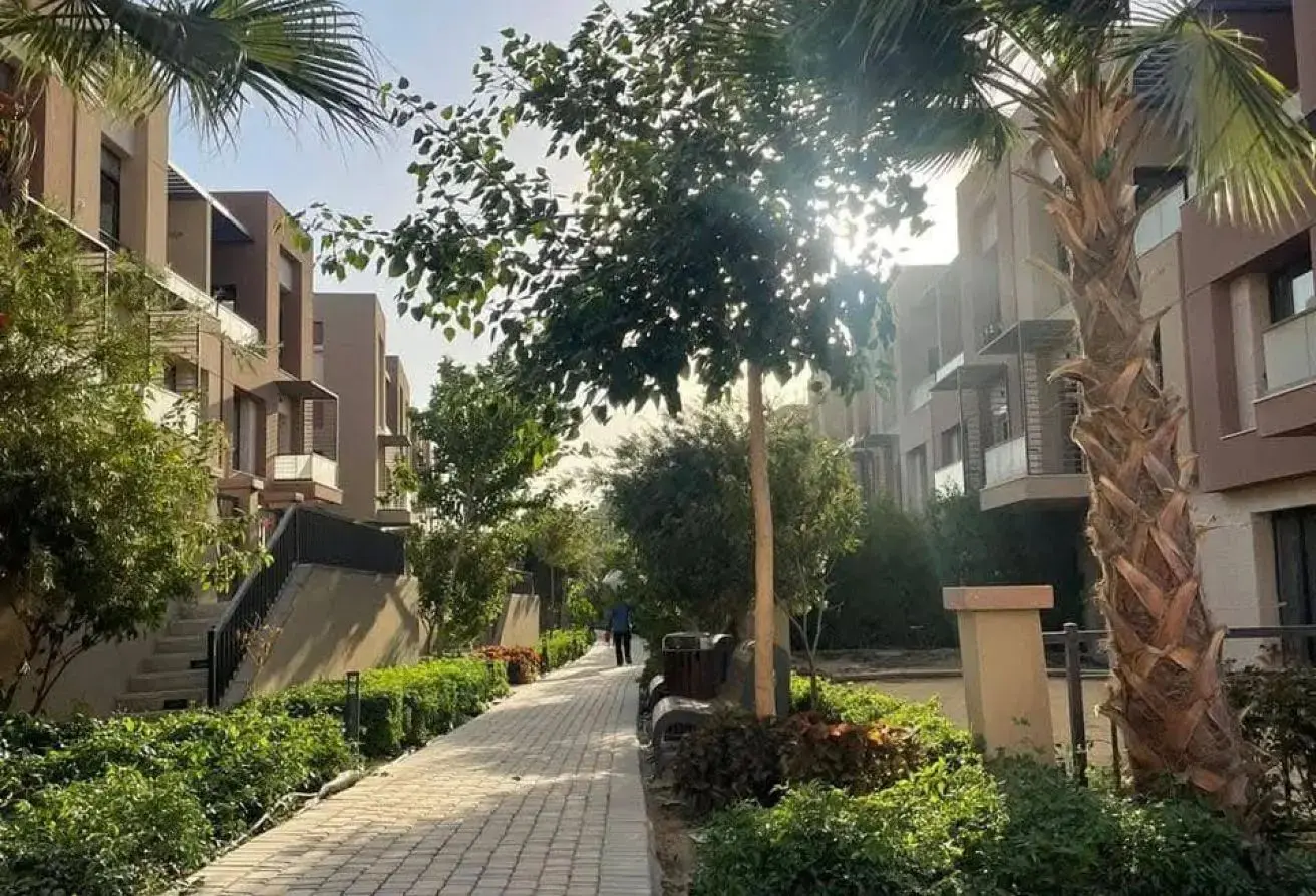 تاون هاوس 325 متر في تاوني امام نادي الجزيره