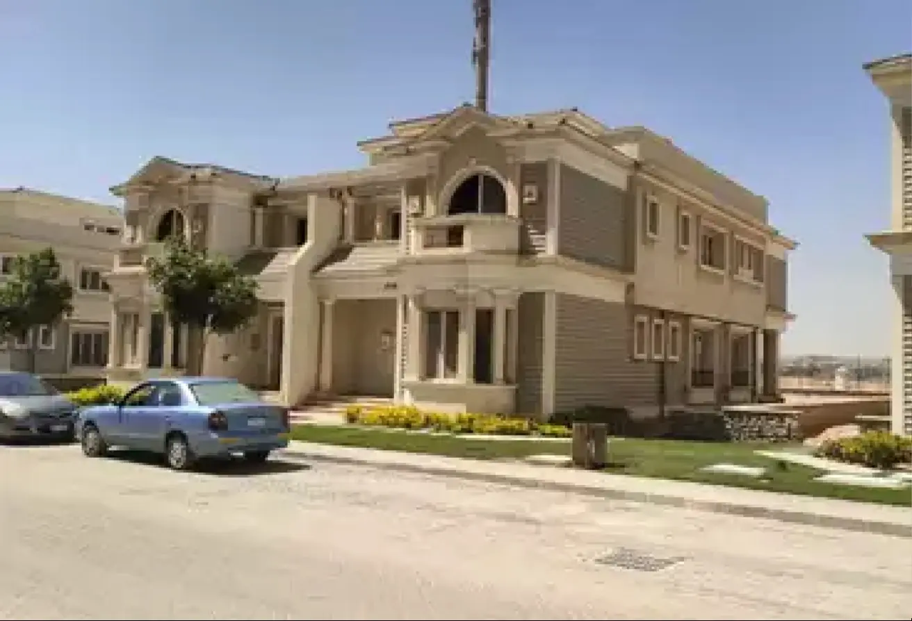 اي فيلا 278 متر بحديقه خاصه في مونتن فيو هايد بارك