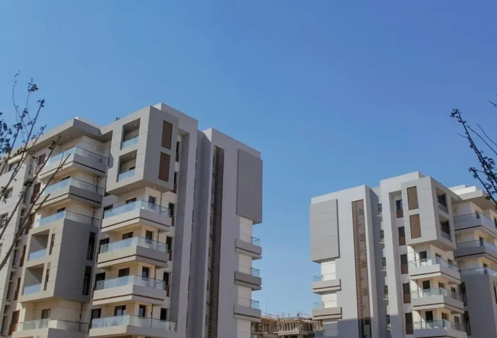 شقه 163 متر بجاردن في كمبوند بلوو فيرت العاصمه