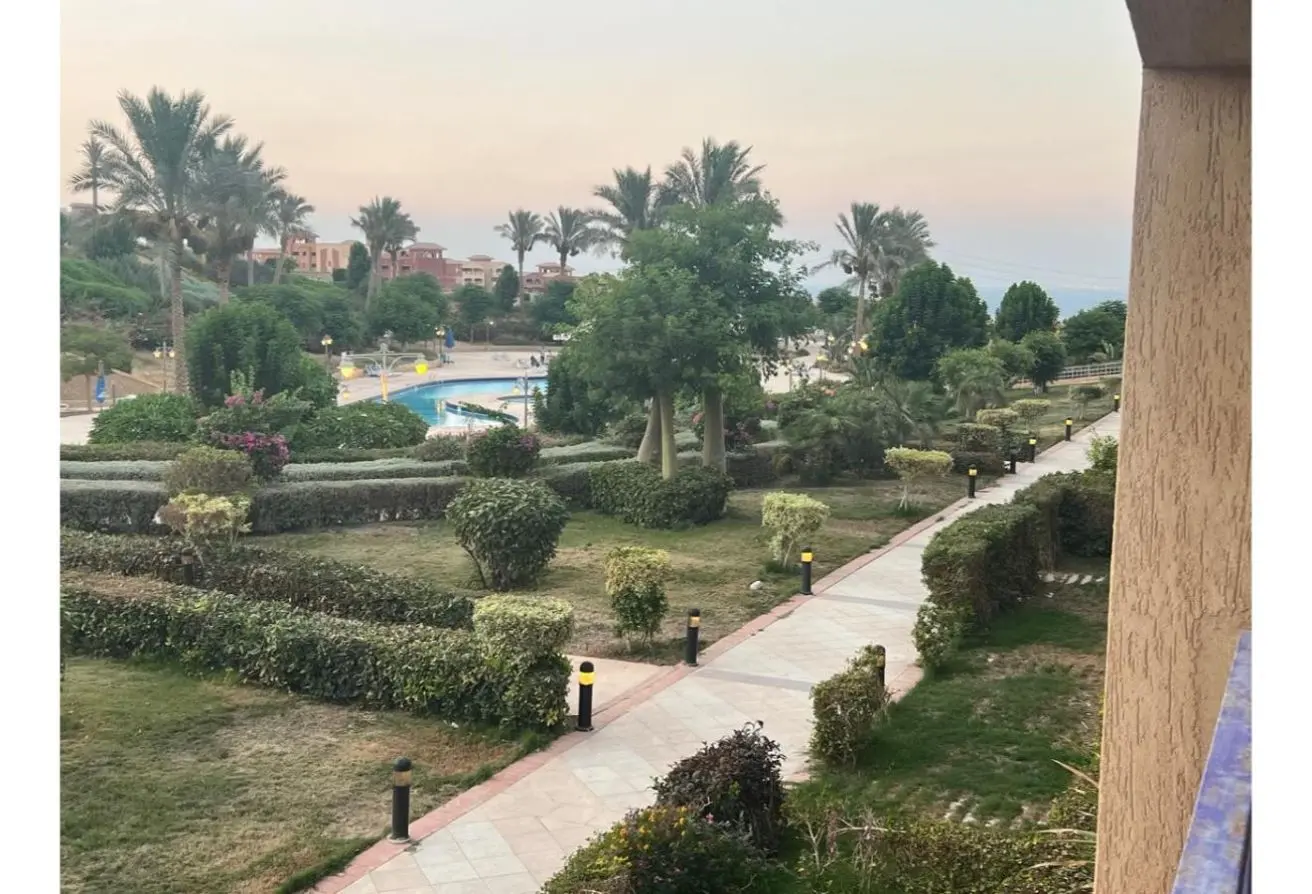 شاليه50متر للبيع في منتجع البروج في السخنه