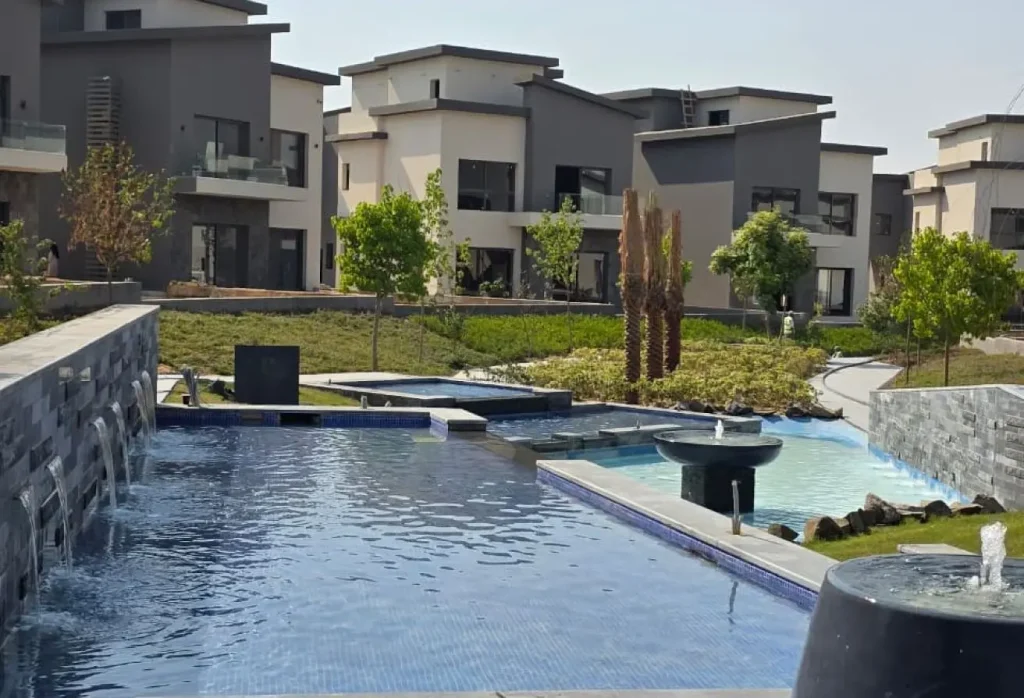 توين هاوس240متر للبيع في كريك تاون التجمع