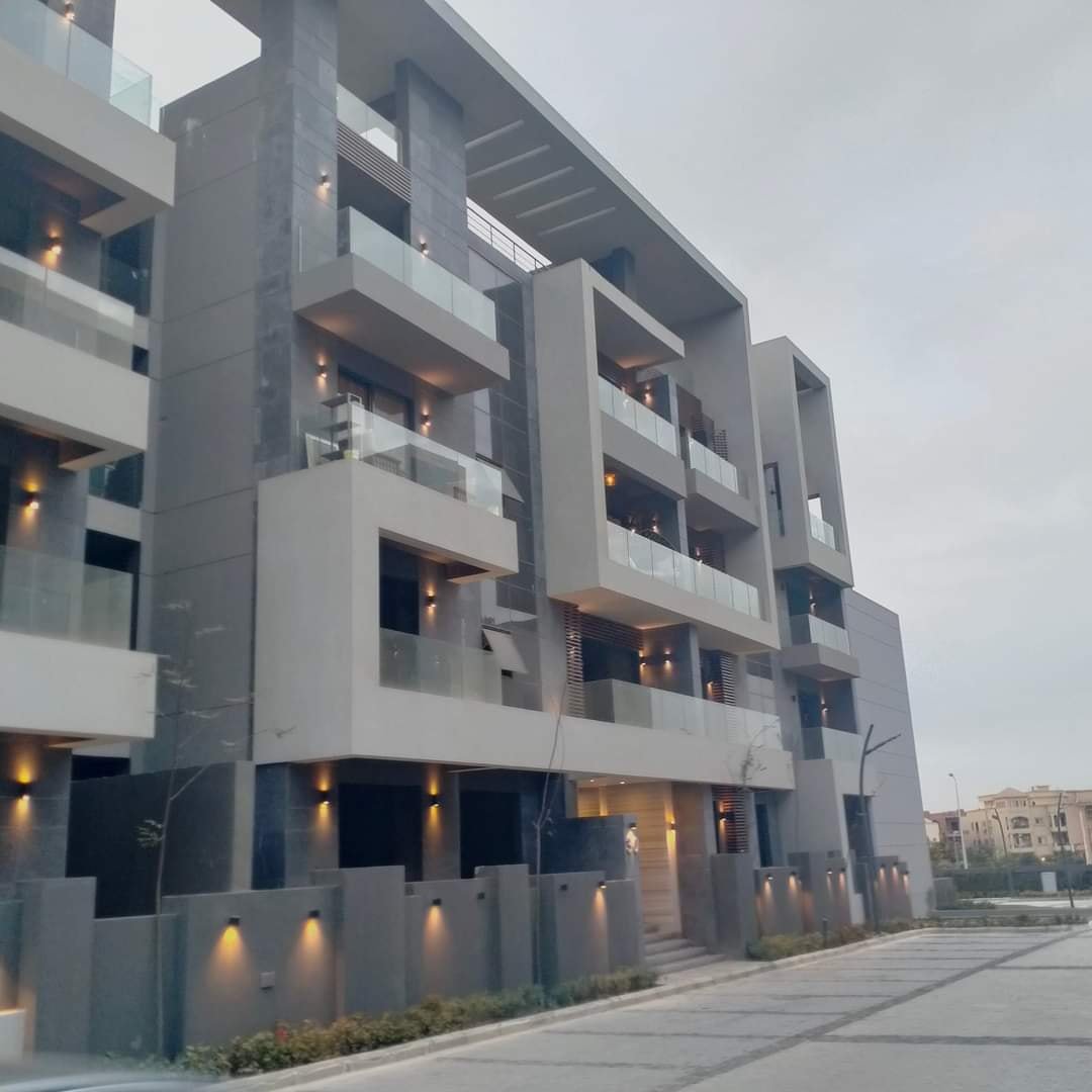 شقة للبيع في كمبوند El Patio Casa الشروق