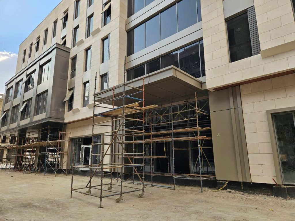 مساحه تجاريه 447 متر في اي ام بي ام التجمع الخامس