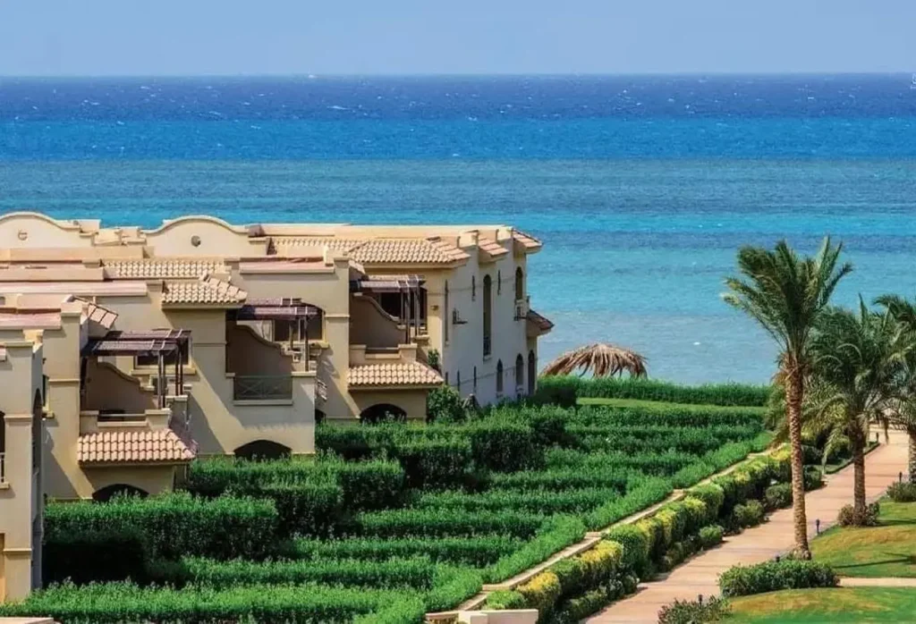 توين هاوس للبيع في لافيستا 6 العين السخنة