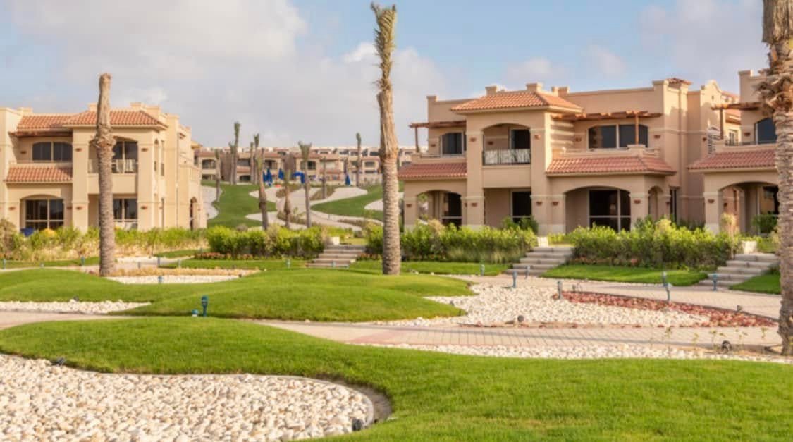 توين هاوس للبيع لافيستا باي إيست صف أول على البحر