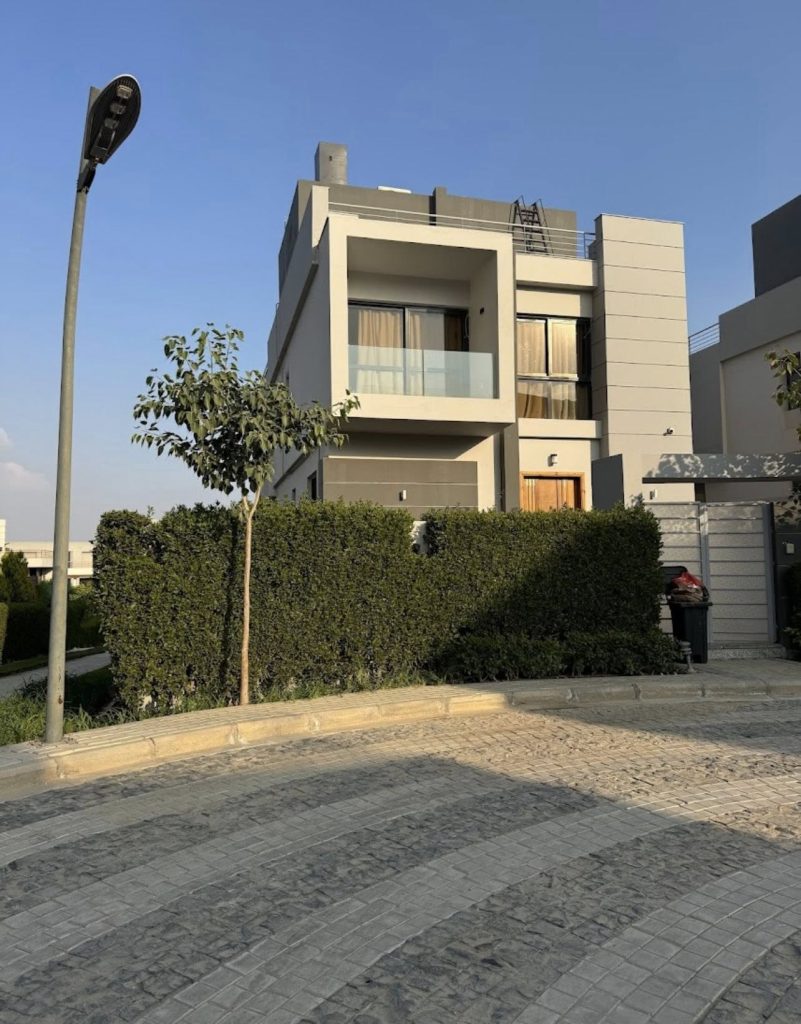 توين هاوس للبيع في كمبوند El Patio 5 East – الشروق