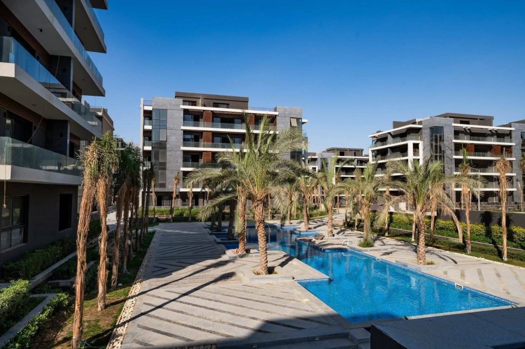 شقة أرضي بحديقة للبيع patio oro compound