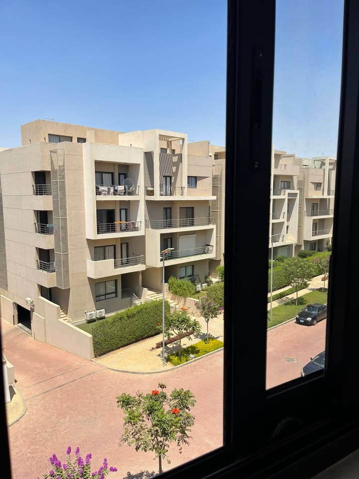 شقة 160م للبيع في كمبوند فيفث سكوير