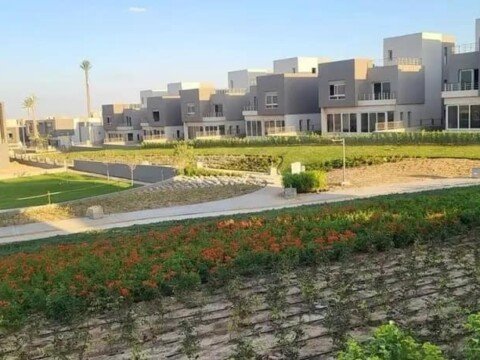 شقة للبيع بحديقة خاصة في نايا ويست