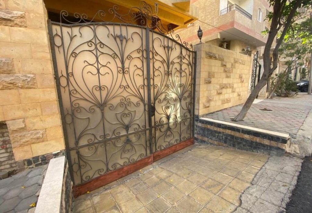 فيلا كاملة للبيع في الحي الثالث في مدينة 6 أكتوبر