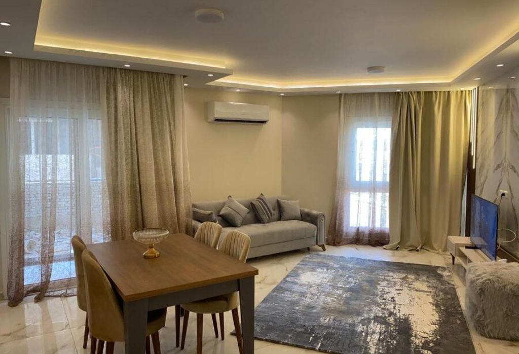 شقة بحديقة خاصة للايجار في مونتن فيو اي سيتي