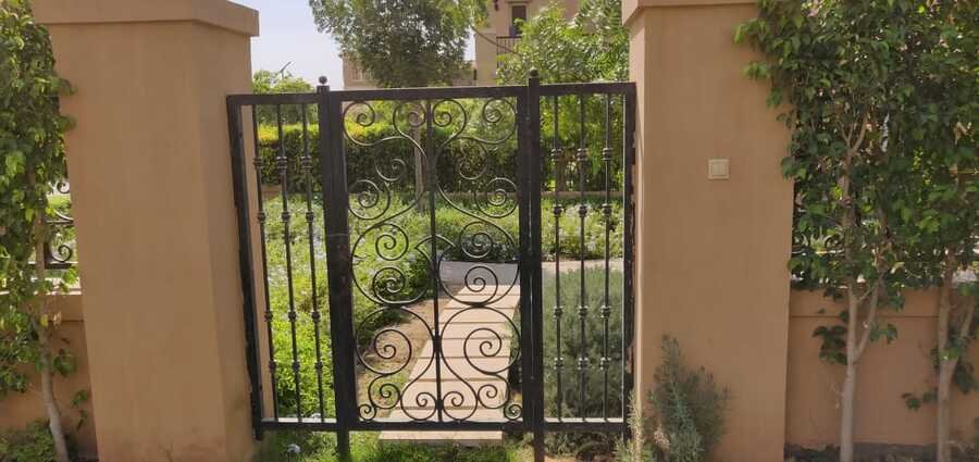 فيلا مستقلة فاخرة بجاردن كبيرة للايجار في ميفيدا