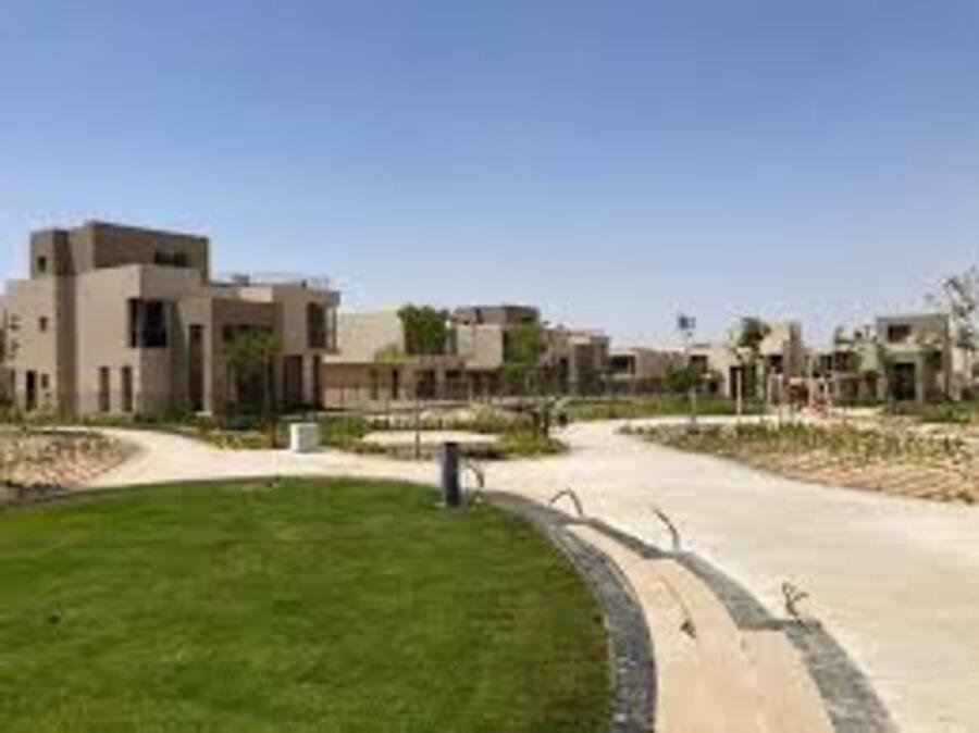 فيلا مستقلة استلام فوري بحمام سباحة في سوديك ايست