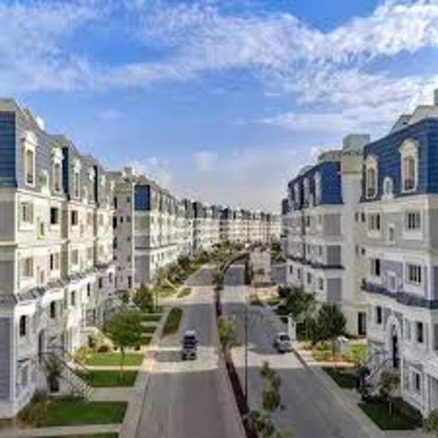 شقة بفيو لانداسكيب و حمام سباحة للبيع في مونتن فيو