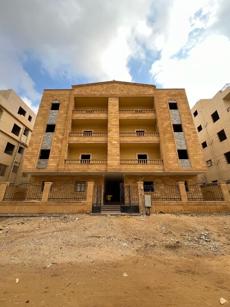 دوبلكس نصف تشطيب استلام فوري في الاندلس