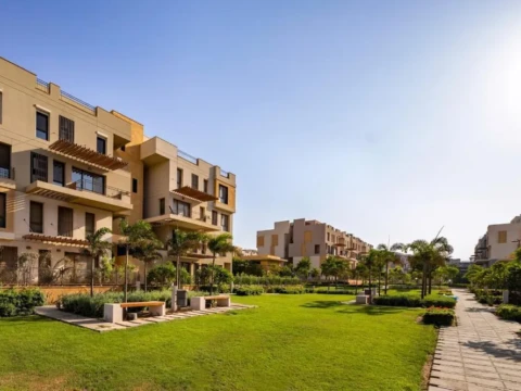 شقة متشطبة بالكامل للبيع في سوديك ايست تاون