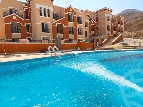 شالية استلام فوري بحديقة خاصة للبيع في العين السخنة