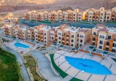 شالية استلام فوري بحديقة خاصة للبيع في العين السخنة