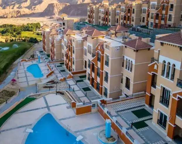شالية استلام فوري بحديقة خاصة للبيع في العين السخنة