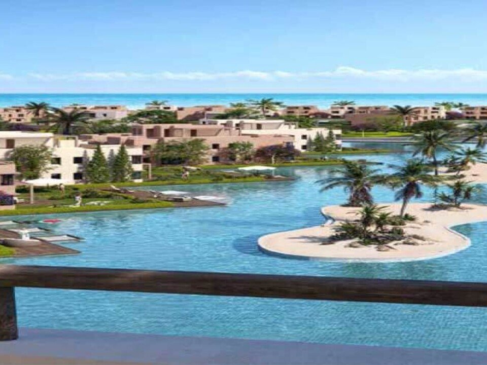 شاليه للبيع في هاسيندا ووترز الساحل الشمالي من بالم هيلز، 103م، غرفتين و2 حمام، تشطيب كامل، الدور الأول، استلام 2028، داخل منتجع ساحلي متكامل في رأس الحكمة.