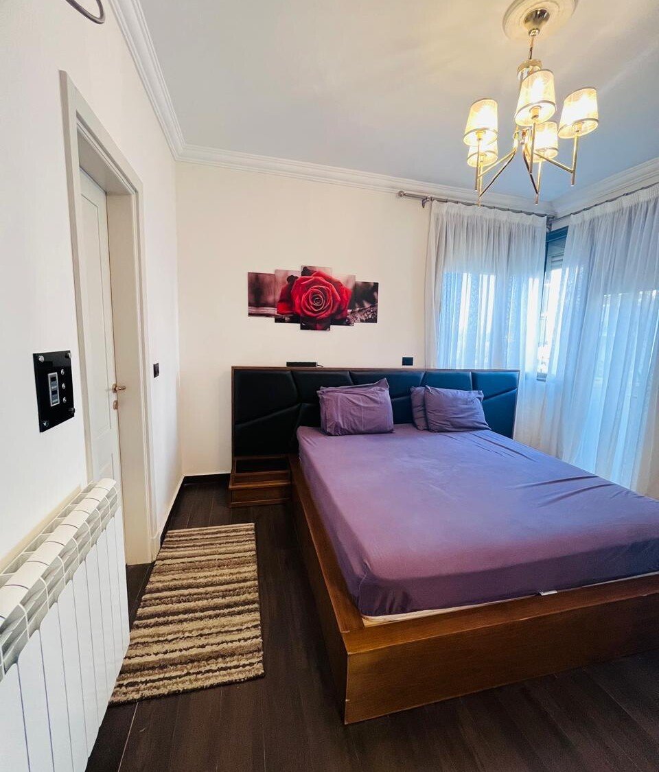 شقة مفروشة بالكامل بجاكوزي للبيع في ايست تاون