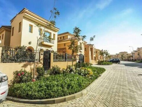 شقة غرفتين بجاردن واسعه استلام سنة في هايد بارك