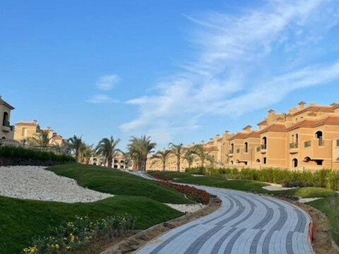 مودرن توين هاوس استلام فوري للبيع في لافيستا سيتي