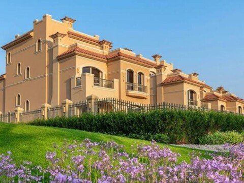 مودرن توين هاوس استلام فوري للبيع في لافيستا سيتي